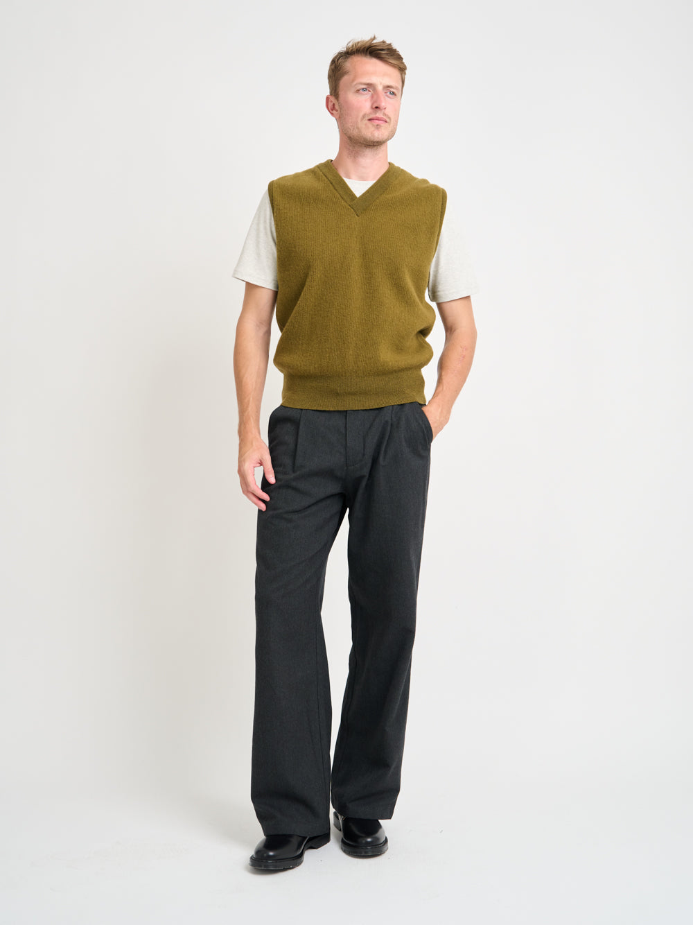 Graves V Neck Vest Hartwell Olive Green