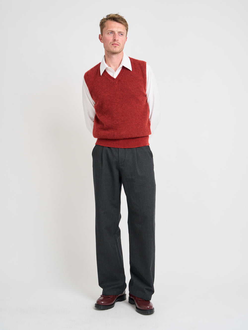 Graves V Neck Vest Rosen Rust