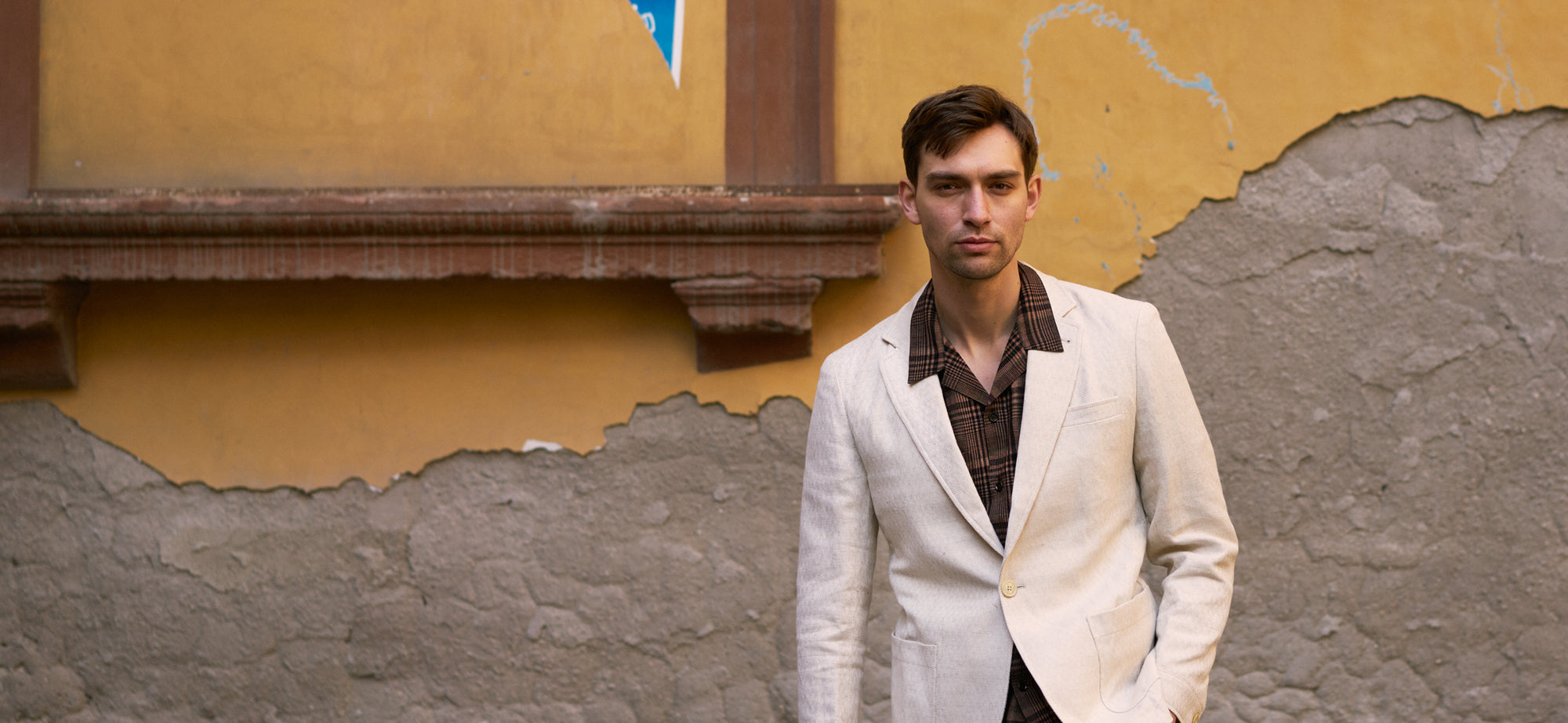 How to wear a cream or beige suit this summer