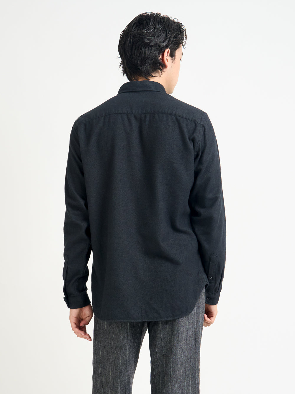 Close up back shot of model wearing Oliver Spencer Men&#39;s Dark Grey Button Down Organic Cotton Shirt