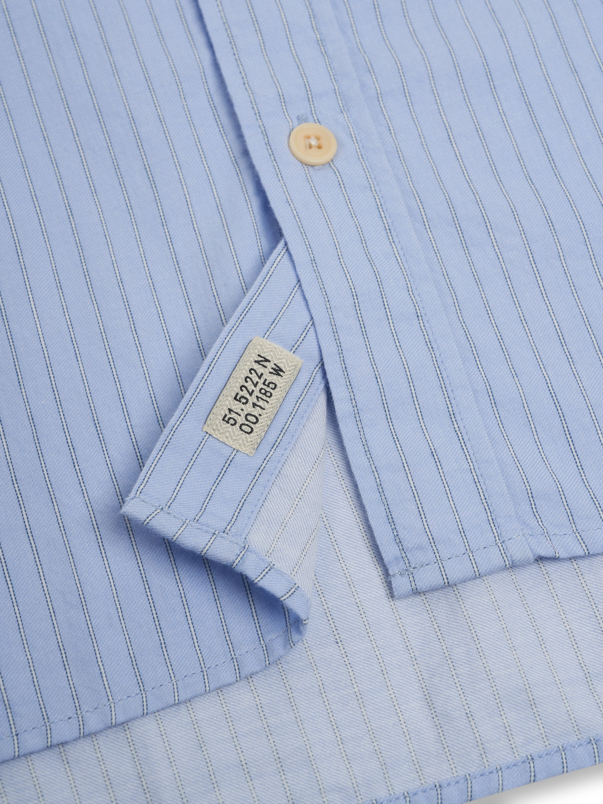 Detailed shot of Oliver Spencer Men&#39;s Light Blue Organic Cotton Overshirt