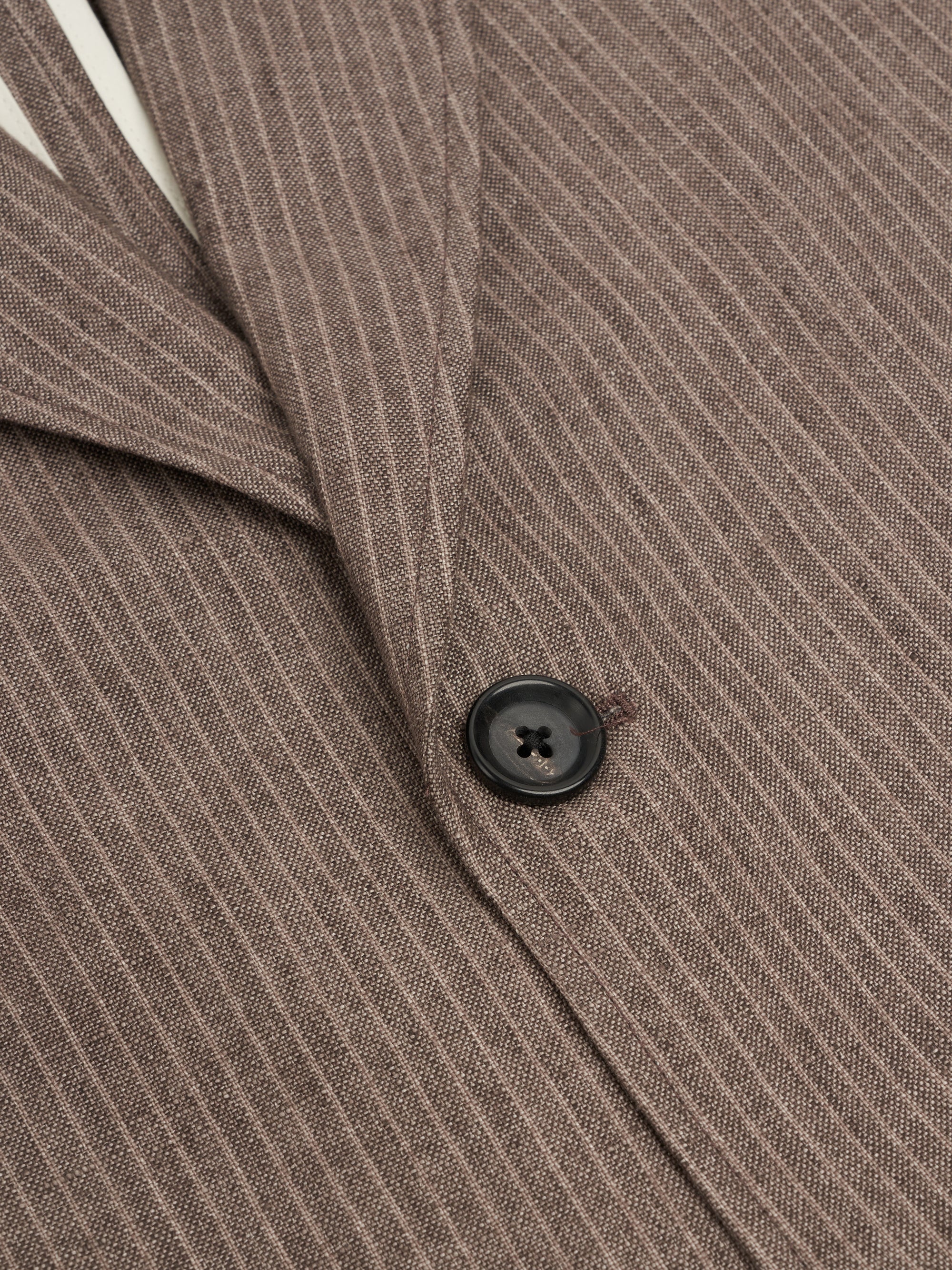 Close up button shot of Oliver Spencer Men's Single Breasted Peak Lapel Linen Jacket