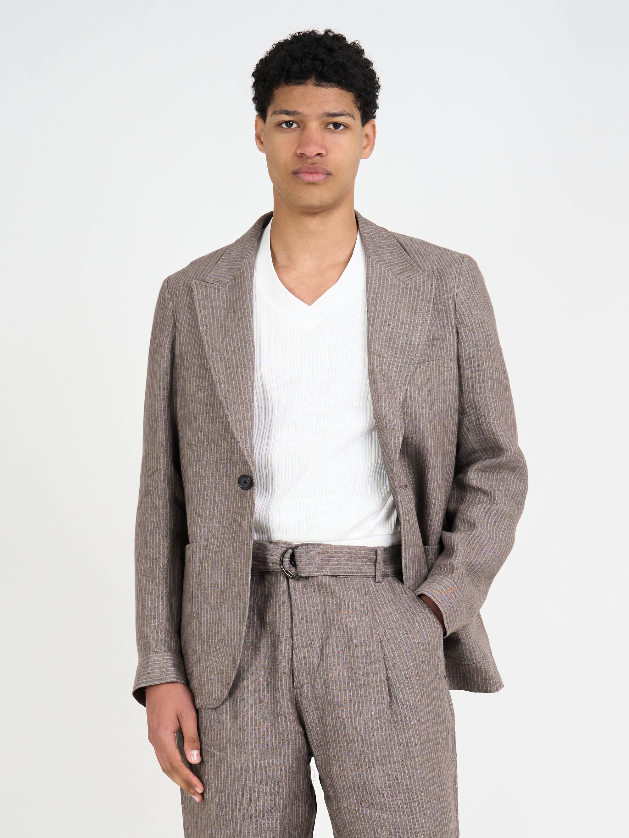 Close up shot of model wearing Oliver Spencer Men's Single Breasted Peak Lapel Linen Jacket