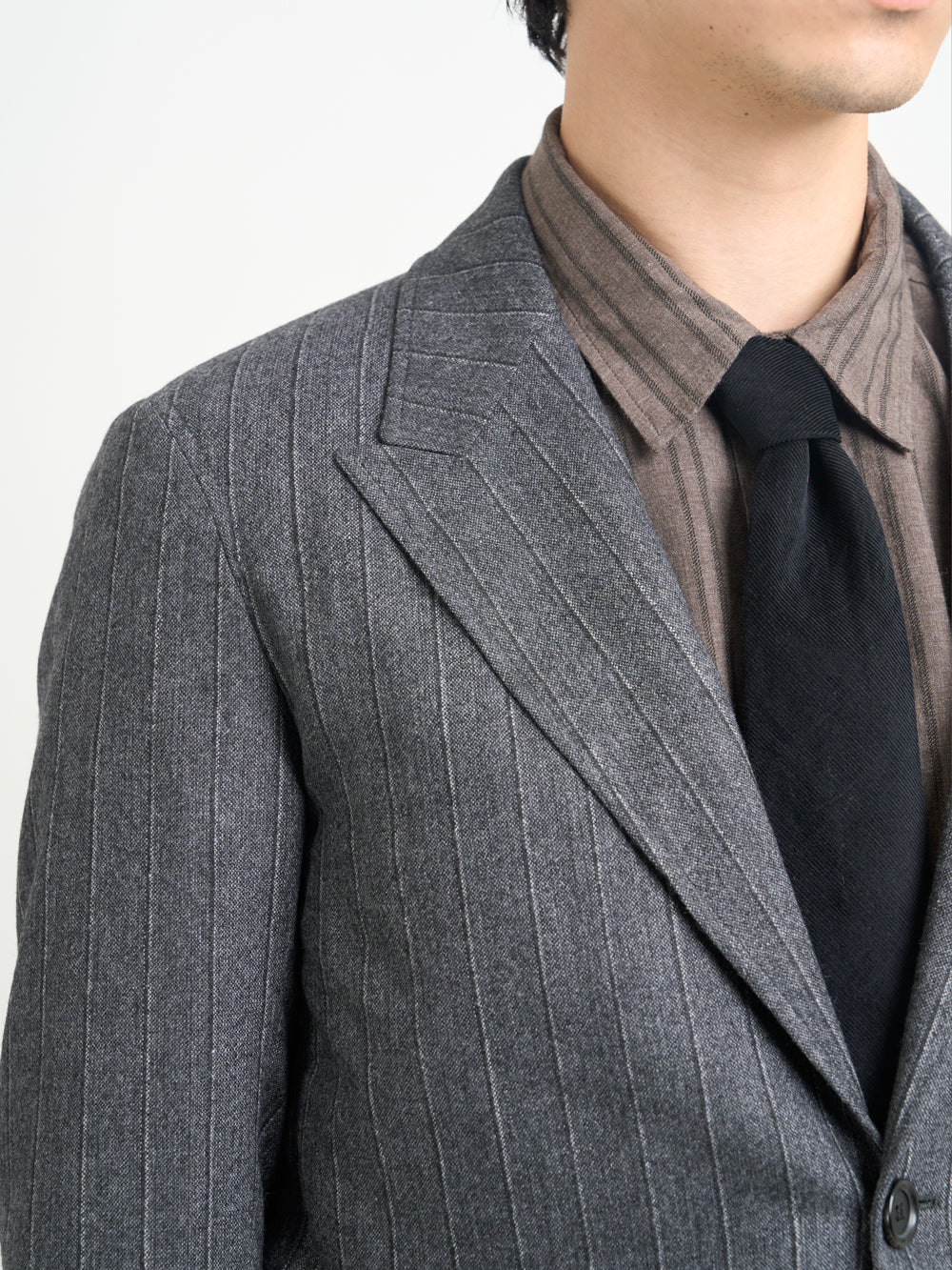 Detailed collar shot of Oliver Spencer Men's Unstructured Peak Lapel Grey Striped Jacket