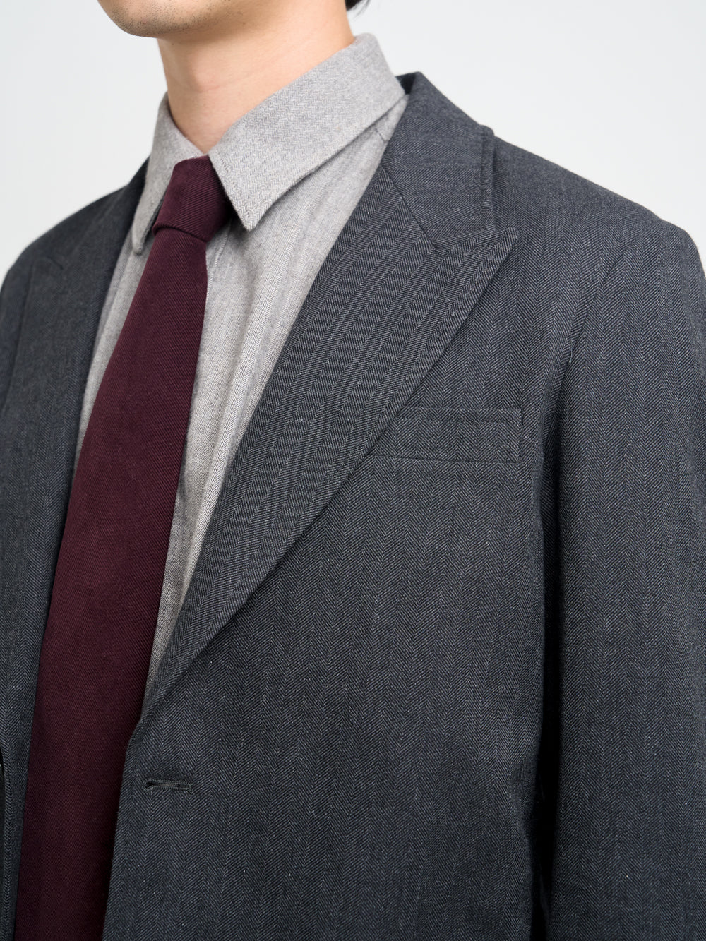 Close up collar shot of model wearing Oliver Spencer Men's Unstructured Peak Lapel Grey Jacket