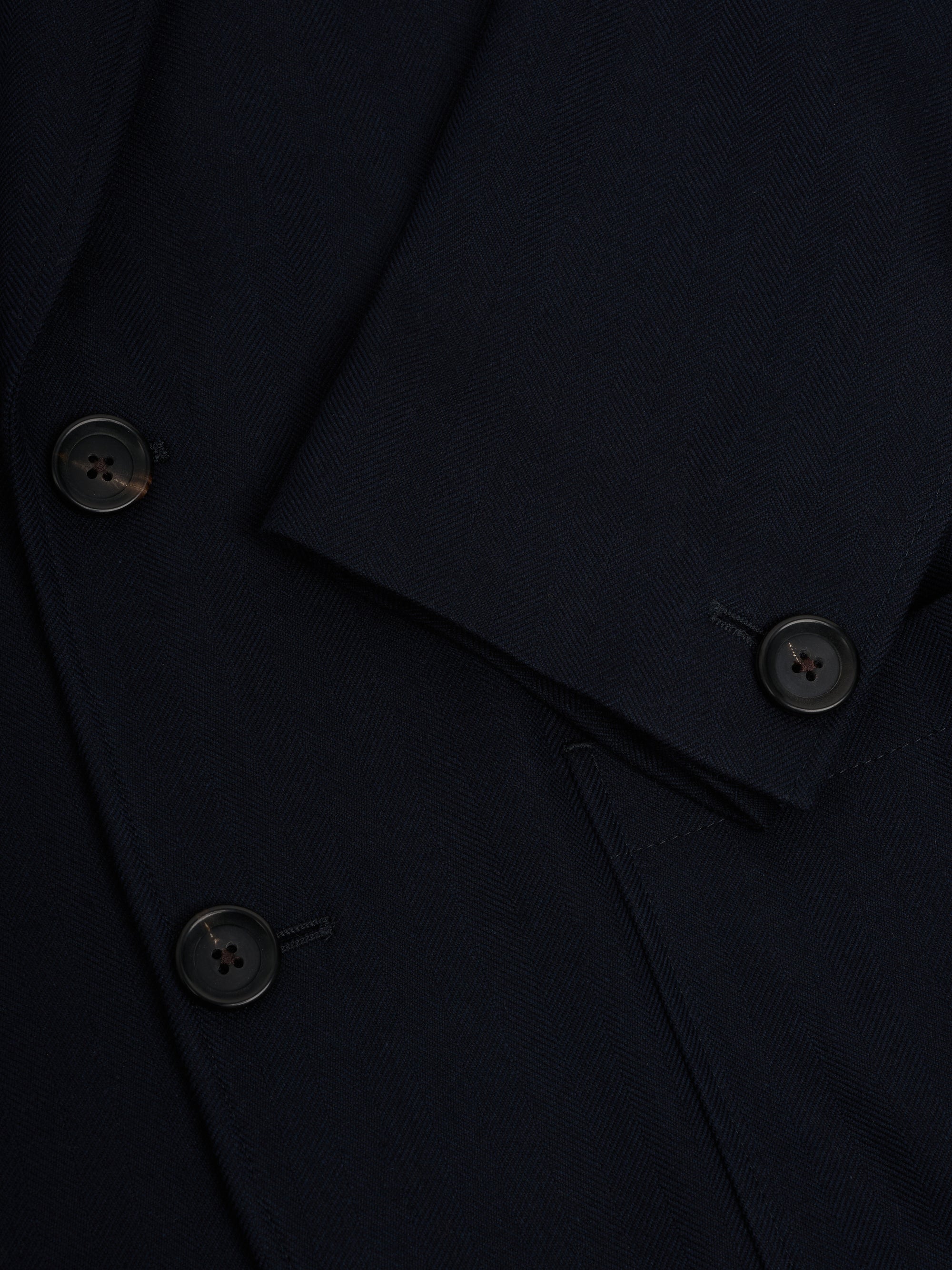 Detailed cuff shot of Oliver Spencer Men's Unstructured Peak Lapel Navy Cotton Jacket