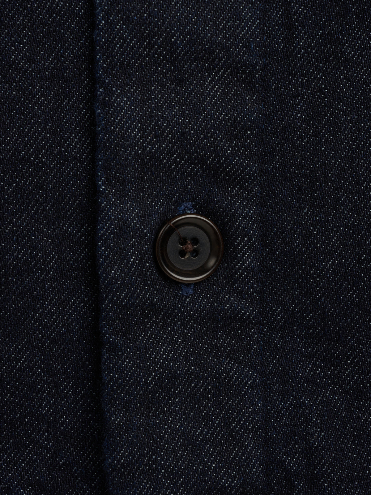 Witley Jacket Westall Denim Indigo, Single dark four-hole button on diagonal-twill indigo