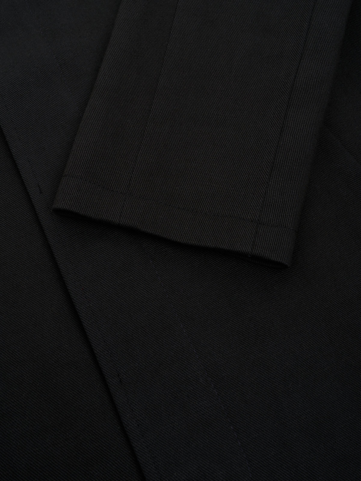 Crosby Coat Roderick Twill Black, Close view of the twill cloth and a cuff on the black Crosby coat