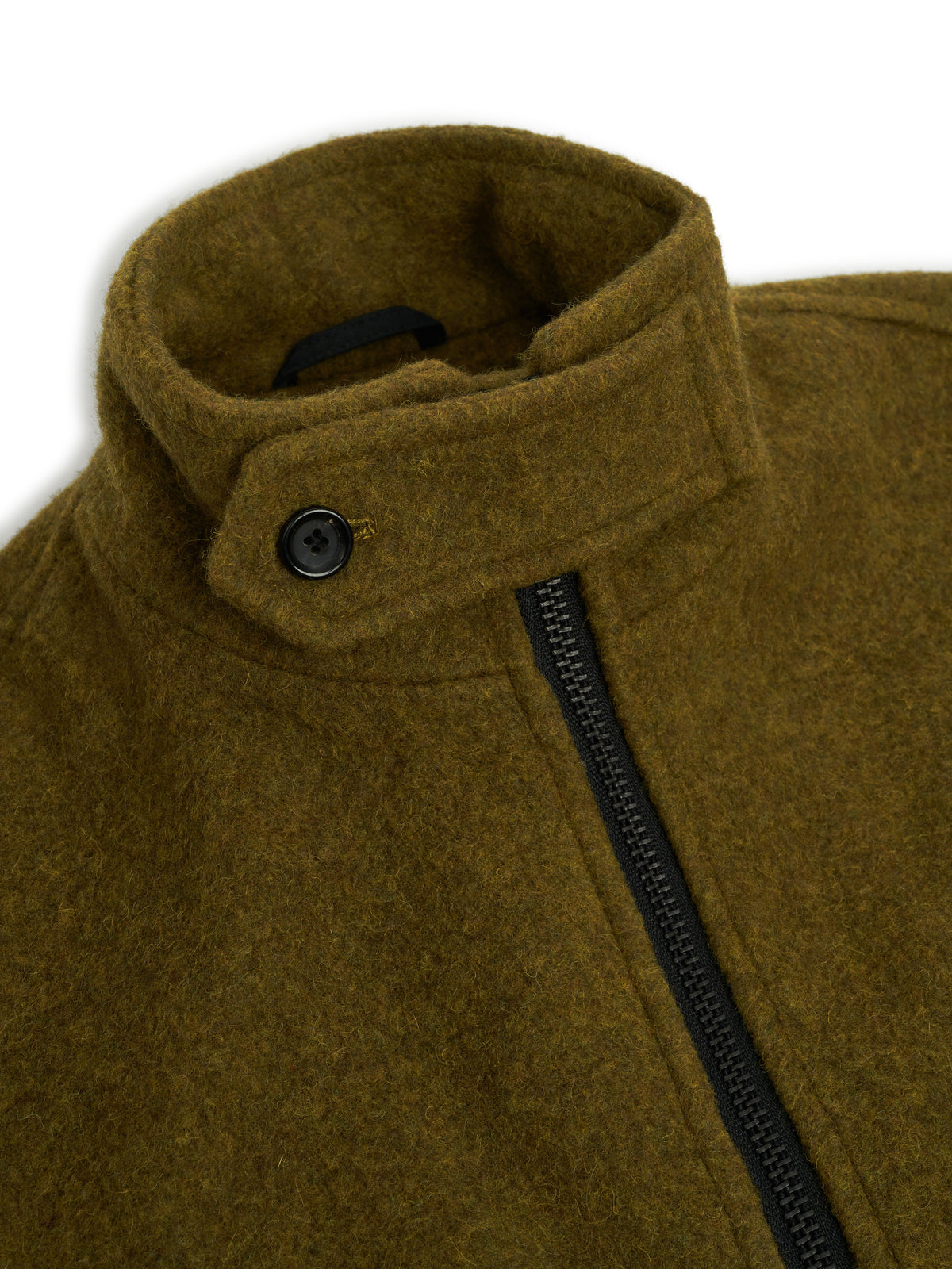 Collar. A high collar with a button tab and one black four-hole button.