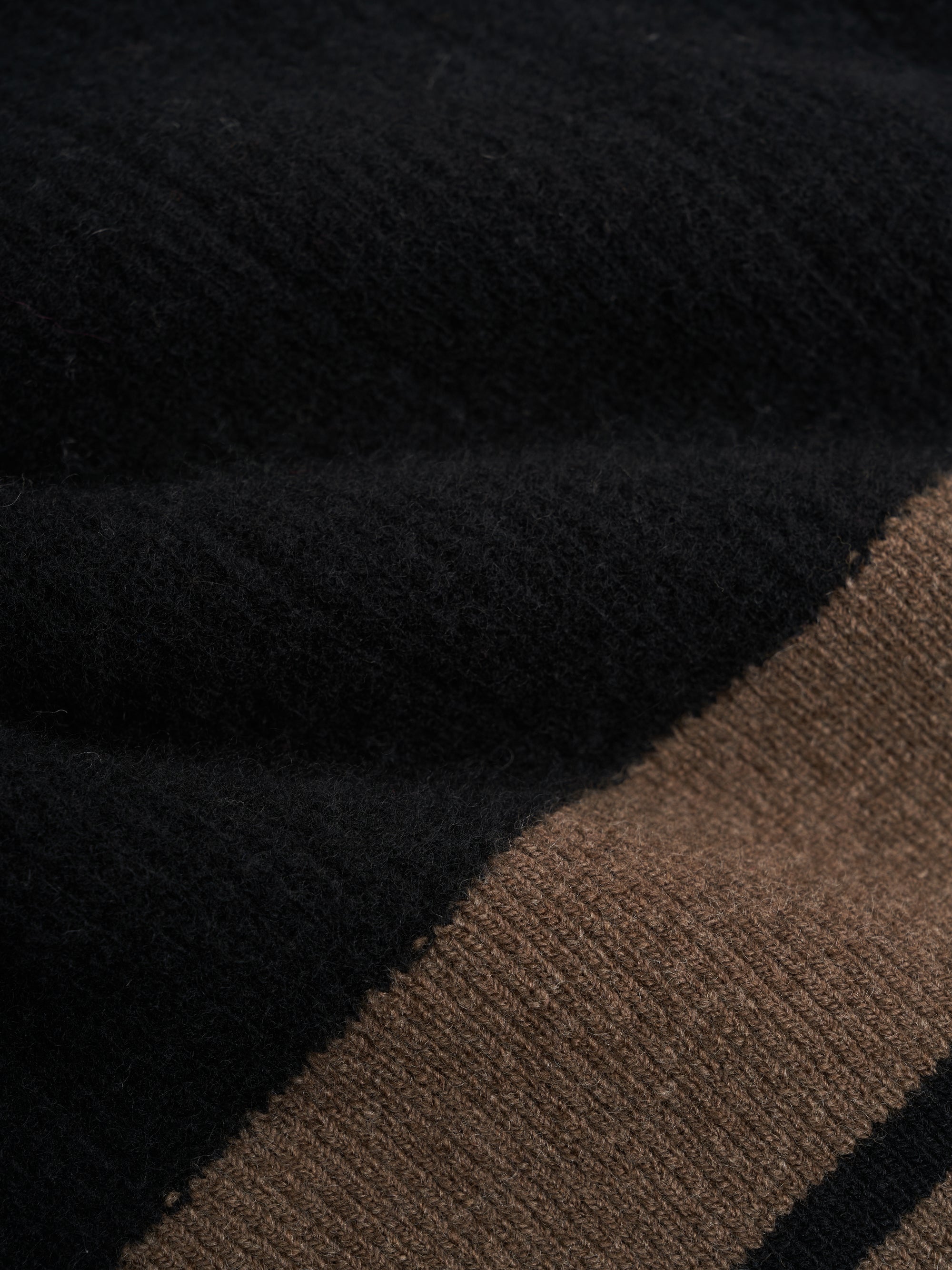 Hawes V Neck Jumper Colvin Black