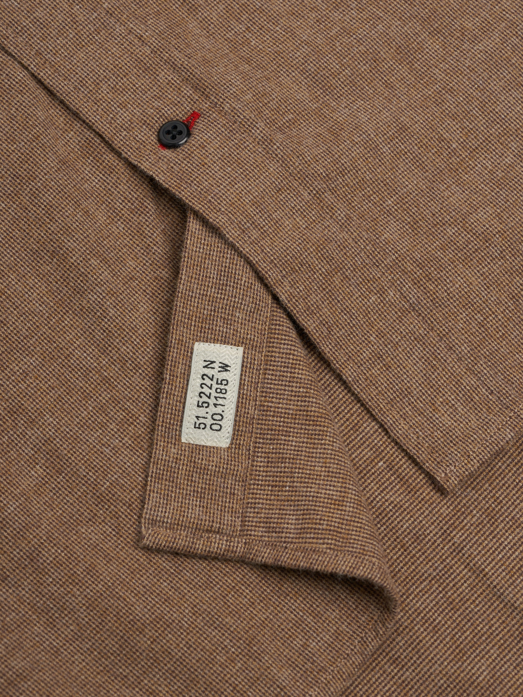 Detailed shot of Oliver Spencer Men&#39;s Sand Organic Cotton Shirt