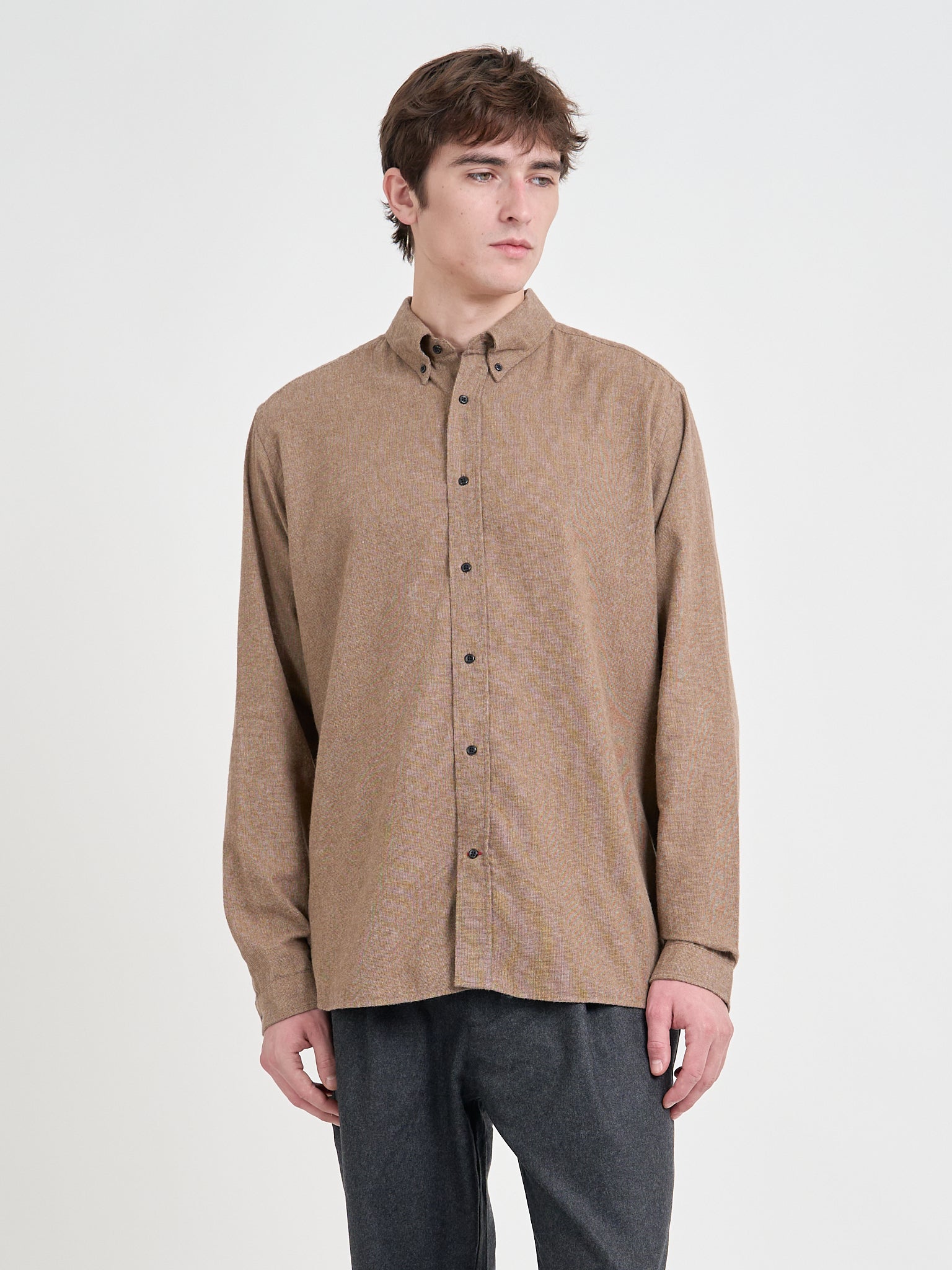 Close up shot of model wearing Oliver Spencer Men&#39;s Sand Organic Cotton Shirt