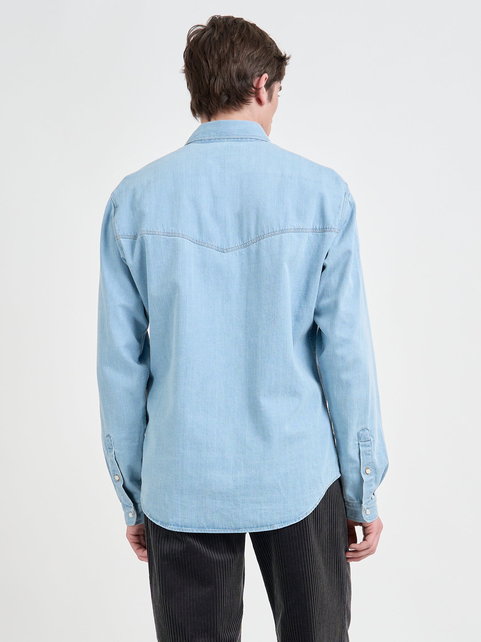 Model Oliver Spencer Light Indigo Denim Western Shirt